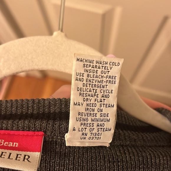 LL Bean 100% Merino Wool Sweater Traveler sz M Gray VNeck washable business - Picture 4 of 4